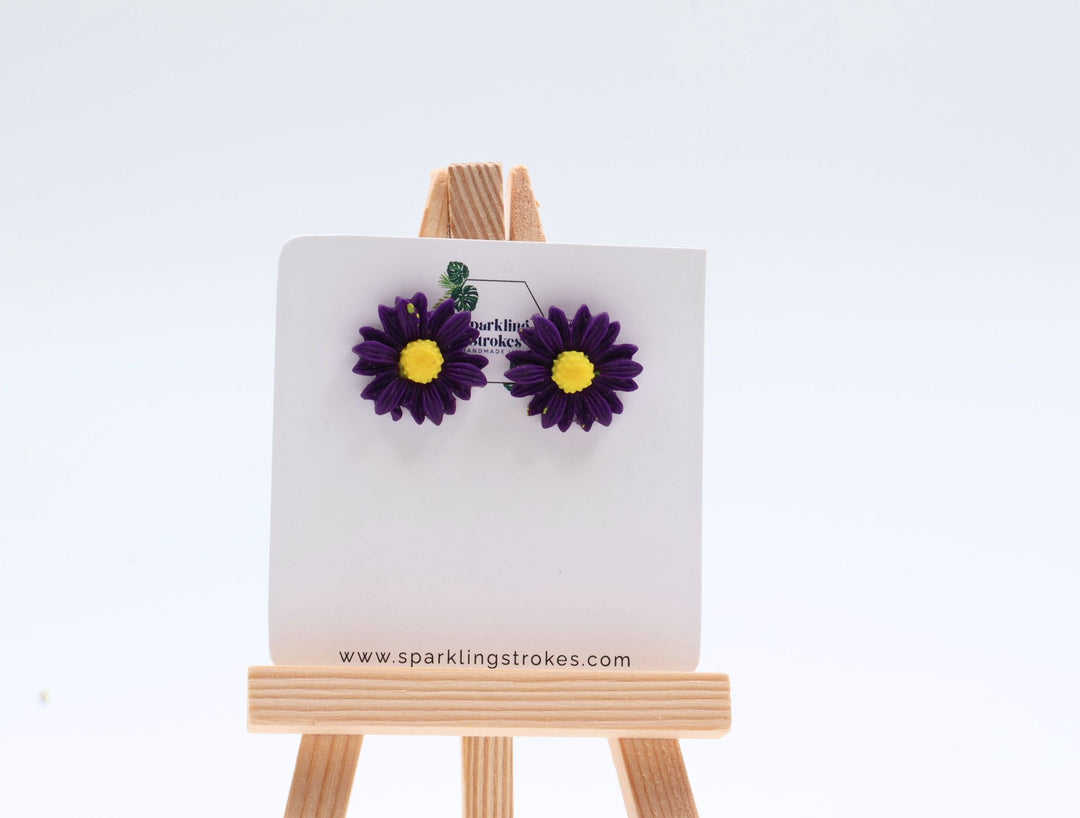 Purple Daisy Stud Earrings – Cute Floral Design