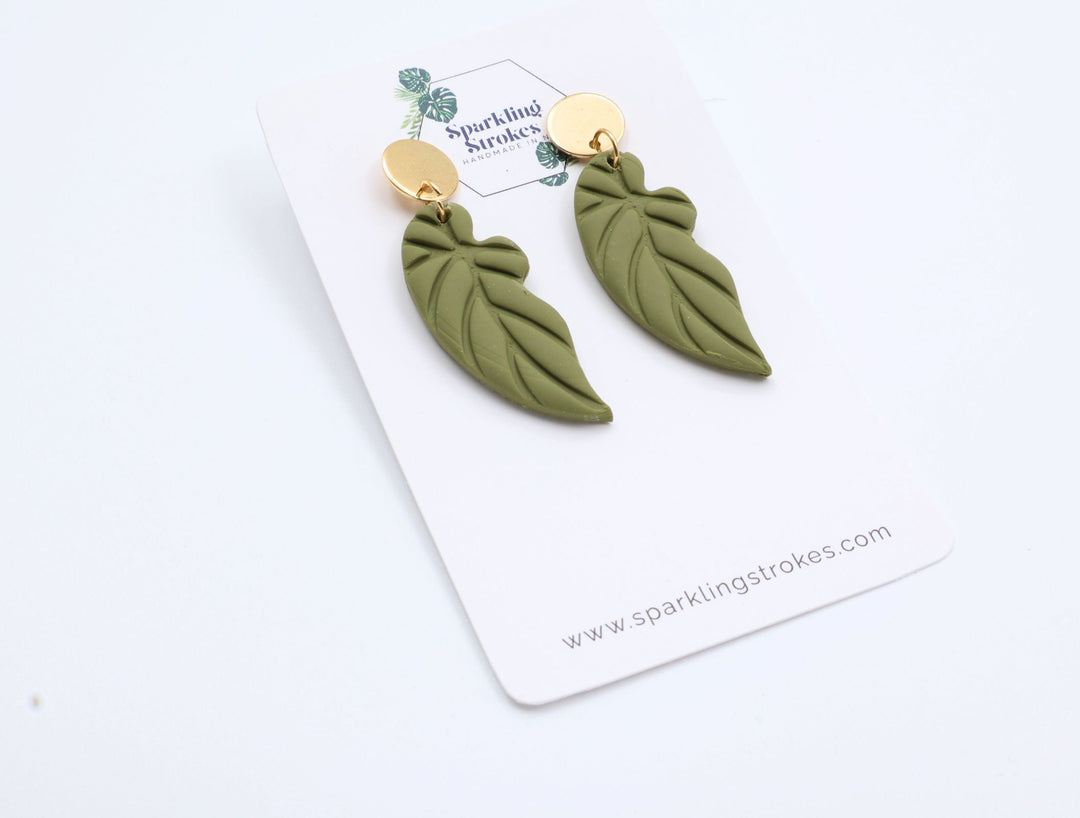 Leaf-Shaped Dangle Earrings – Elegant Nature-Inspired Design
