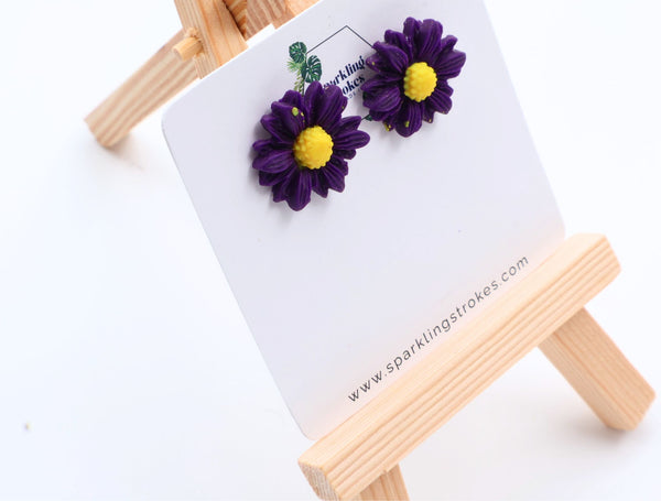 Purple Daisy Stud Earrings – Cute Floral Design